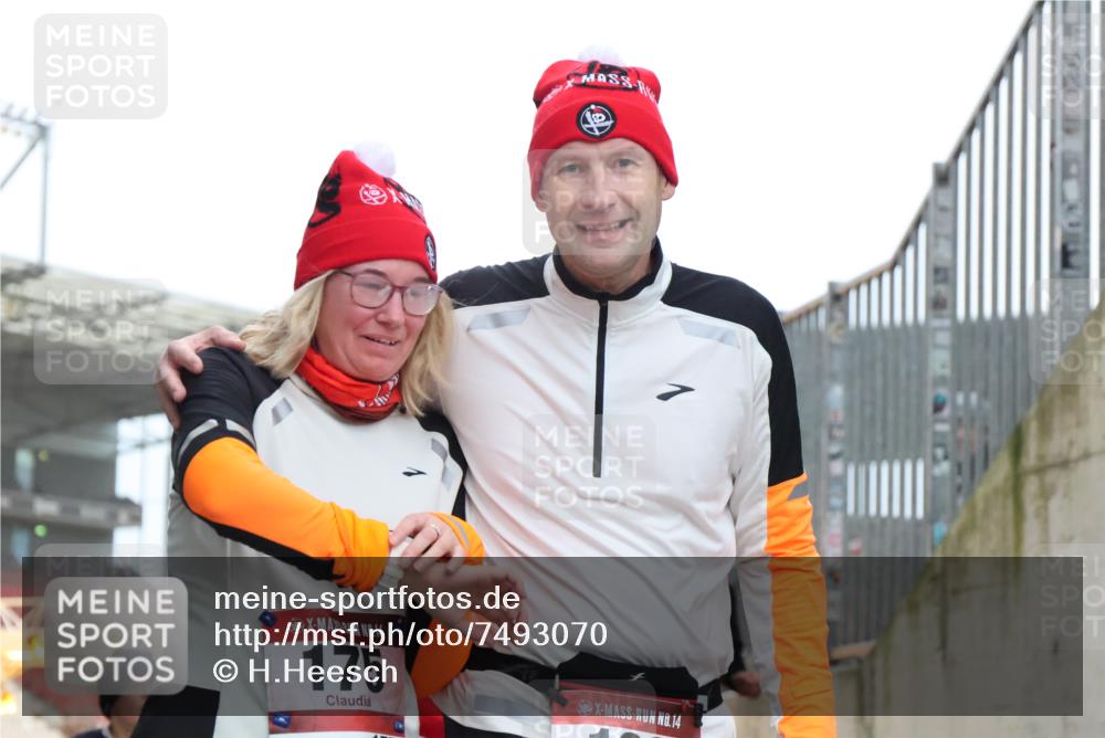 08.12.2024 - St. Pauli X-Mass-Run No. 14 H.Heesch http://msf.ph/oto/7493070 08.12.2024 10:06:31 Ziel 40, 65, 175, 1068, 1232, 2474, 3006, 40, 696, 1013, 1016, 1563, 2894 meine-sportfotos.de