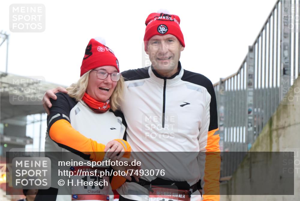 08.12.2024 - St. Pauli X-Mass-Run No. 14 H.Heesch http://msf.ph/oto/7493076 08.12.2024 10:06:31 Ziel 40, 65, 175, 1068, 1232, 2474, 3006, 40, 696, 1013, 1016, 1563, 2894 meine-sportfotos.de