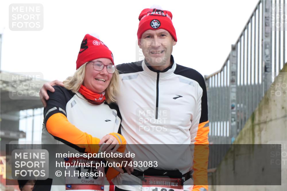 08.12.2024 - St. Pauli X-Mass-Run No. 14 H.Heesch http://msf.ph/oto/7493083 08.12.2024 10:06:31 Ziel 40, 65, 175, 1068, 1232, 2474, 3006, 40, 696, 1013, 1016, 1563, 2894 meine-sportfotos.de