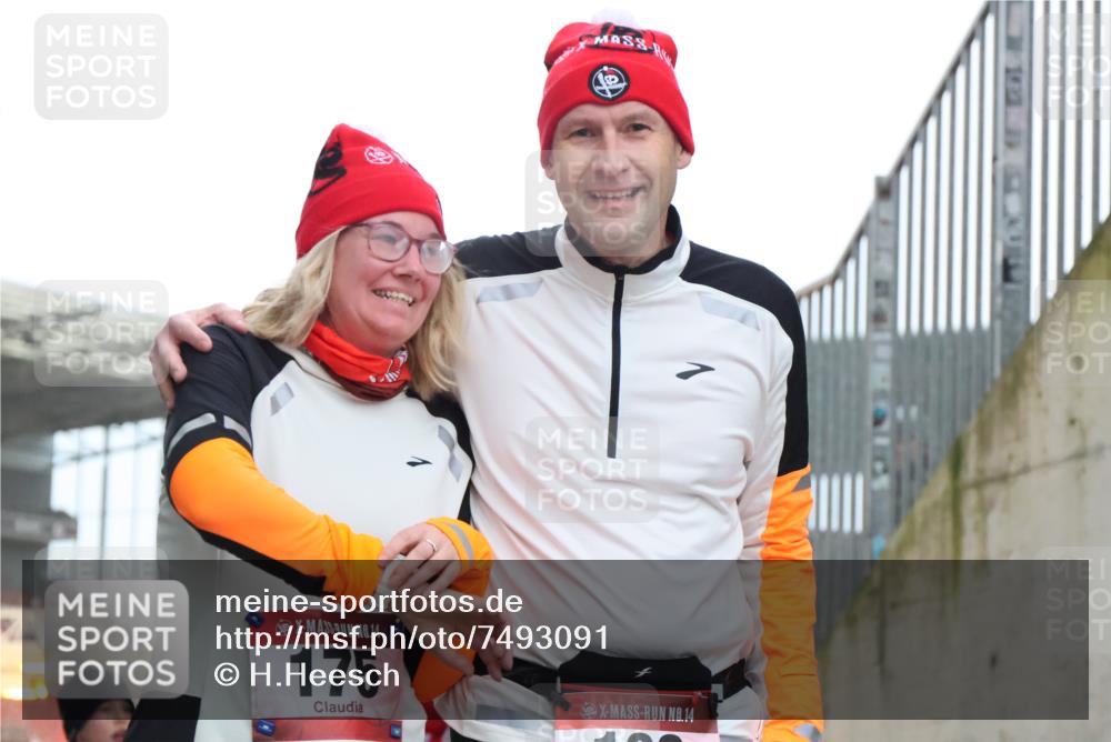 08.12.2024 - St. Pauli X-Mass-Run No. 14 H.Heesch http://msf.ph/oto/7493091 08.12.2024 10:06:31 Ziel 40, 65, 175, 1068, 1232, 2474, 3006, 40, 696, 1013, 1016, 1563, 2894 meine-sportfotos.de
