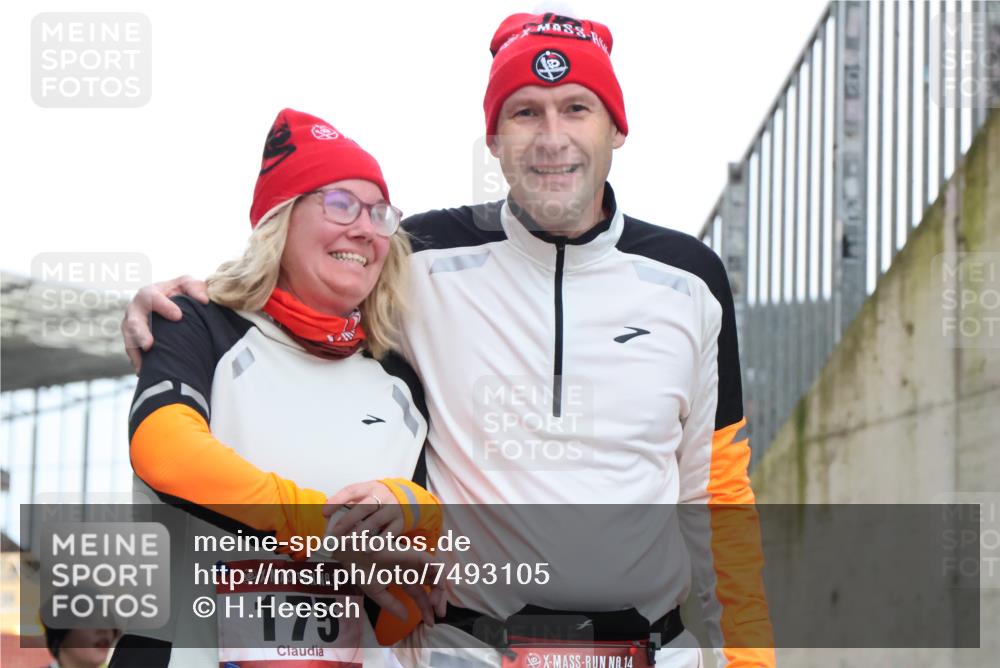 08.12.2024 - St. Pauli X-Mass-Run No. 14 H.Heesch http://msf.ph/oto/7493105 08.12.2024 10:06:32 Ziel 40, 65, 175, 1068, 1232, 2474, 3006, 696, 1013, 1016, 1563, 2894 meine-sportfotos.de