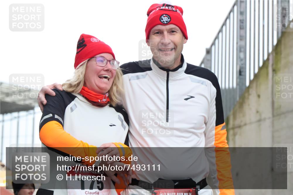 08.12.2024 - St. Pauli X-Mass-Run No. 14 H.Heesch http://msf.ph/oto/7493111 08.12.2024 10:06:32 Ziel 40, 65, 175, 1068, 1232, 2474, 3006, 696, 1013, 1016, 1563, 2894 meine-sportfotos.de