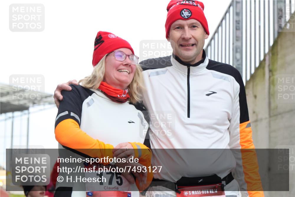 08.12.2024 - St. Pauli X-Mass-Run No. 14 H.Heesch http://msf.ph/oto/7493127 08.12.2024 10:06:32 Ziel 40, 65, 175, 1068, 1232, 2474, 3006, 696, 1013, 1016, 1563, 2894 meine-sportfotos.de