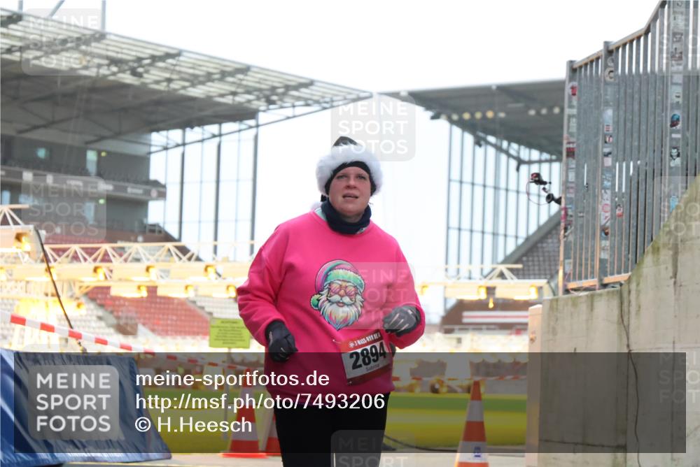 08.12.2024 - St. Pauli X-Mass-Run No. 14 H.Heesch http://msf.ph/oto/7493206 08.12.2024 10:06:35 Ziel 40, 65, 696, 1013, 1016, 1068, 1232, 1563, 3006, 696, 1013, 1016, 1563, 2894 meine-sportfotos.de