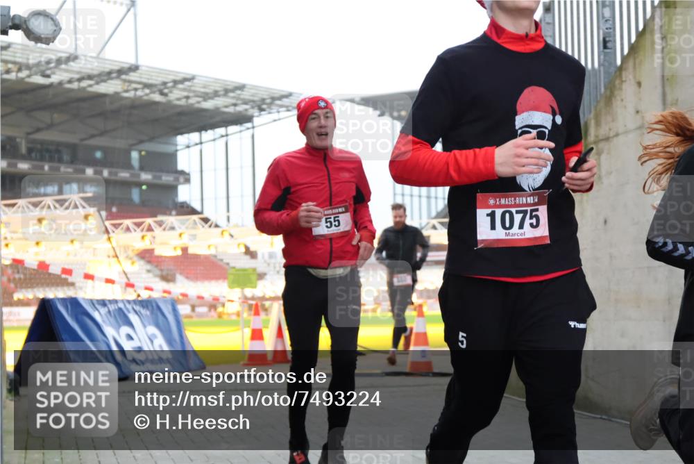 08.12.2024 - St. Pauli X-Mass-Run No. 14 H.Heesch http://msf.ph/oto/7493224 08.12.2024 09:58:34 Ziel 1075, 1080, 1396, 1397, 1789, 2872, 2934, 2943, 2944, 3171, 55, 880, 1075, 1080, 1396, 1397 meine-sportfotos.de