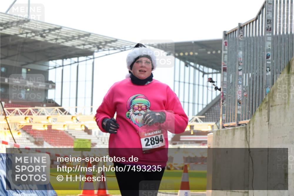 08.12.2024 - St. Pauli X-Mass-Run No. 14 H.Heesch http://msf.ph/oto/7493235 08.12.2024 10:06:35 Ziel 40, 65, 696, 1013, 1016, 1068, 1232, 1563, 3006, 696, 1013, 1016, 1563, 2894 meine-sportfotos.de