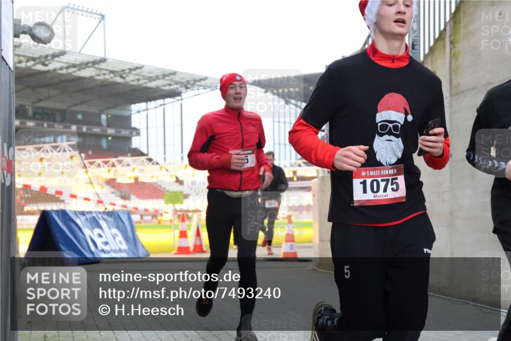 08.12.2024 - St. Pauli X-Mass-Run No. 14 H.Heesch http://msf.ph/oto/7493240 08.12.2024 09:58:35 Ziel 55, 1075, 1080, 1396, 1397, 2872, 2934, 2943, 2944, 55, 802, 880, 1075, 1080, 3109 meine-sportfotos.de