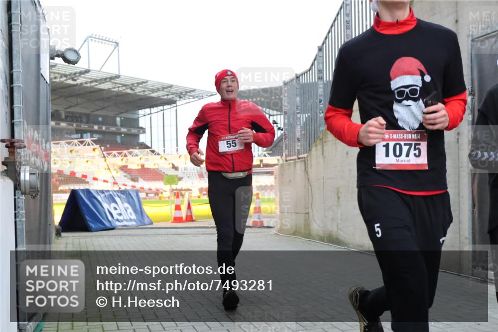 08.12.2024 - St. Pauli X-Mass-Run No. 14 H.Heesch http://msf.ph/oto/7493281 08.12.2024 09:58:35 Ziel 55, 1075, 1080, 1396, 1397, 2872, 2934, 2943, 2944, 55, 802, 880, 1075, 1080, 3109 meine-sportfotos.de