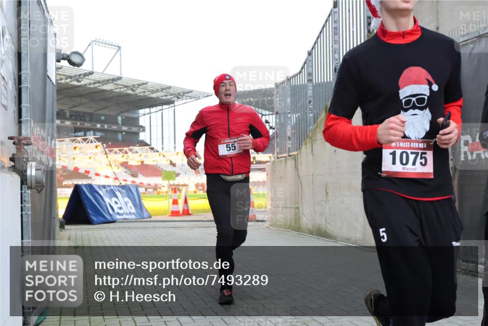 08.12.2024 - St. Pauli X-Mass-Run No. 14 H.Heesch http://msf.ph/oto/7493289 08.12.2024 09:58:35 Ziel 55, 1075, 1080, 1396, 1397, 2872, 2934, 2943, 2944, 55, 802, 880, 1075, 1080, 3109 meine-sportfotos.de