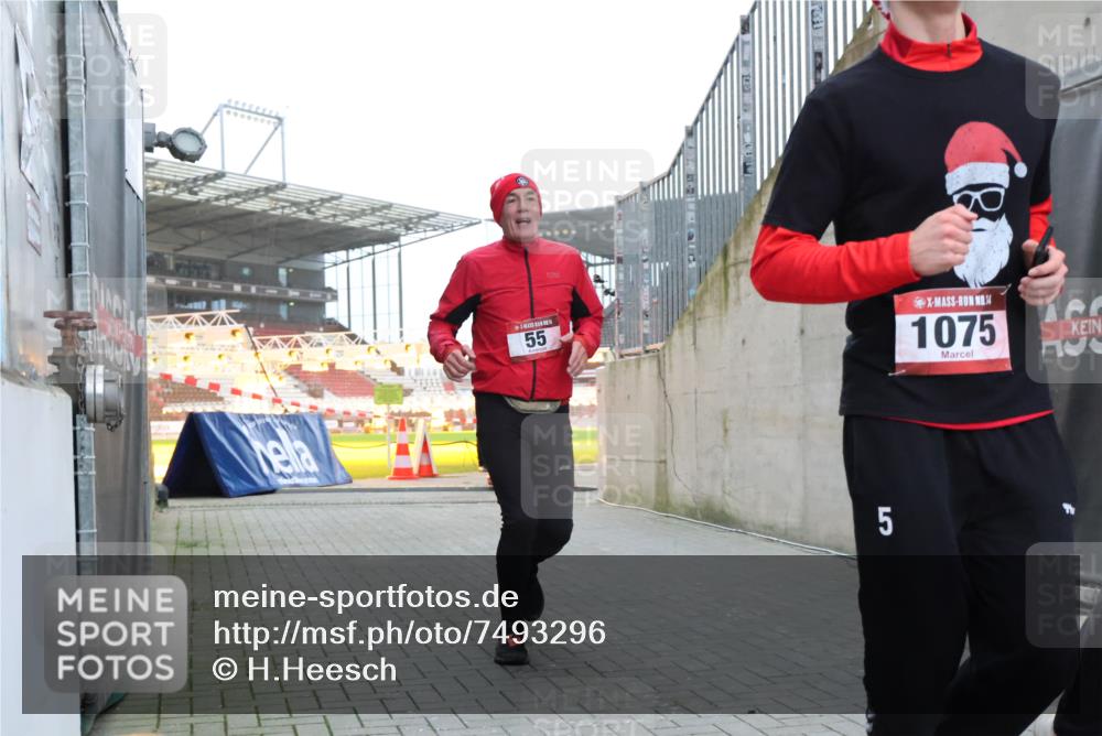 08.12.2024 - St. Pauli X-Mass-Run No. 14 H.Heesch http://msf.ph/oto/7493296 08.12.2024 09:58:35 Ziel 55, 1075, 1080, 1396, 1397, 2872, 2934, 2943, 2944, 55, 802, 880, 1075, 1080, 3109 meine-sportfotos.de