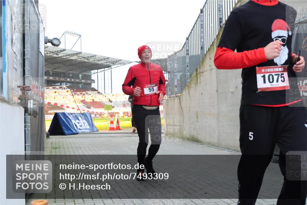 08.12.2024 - St. Pauli X-Mass-Run No. 14 H.Heesch http://msf.ph/oto/7493309 08.12.2024 09:58:35 Ziel 55, 1075, 1080, 1396, 1397, 2872, 2934, 2943, 2944, 55, 802, 880, 1075, 1080, 3109 meine-sportfotos.de