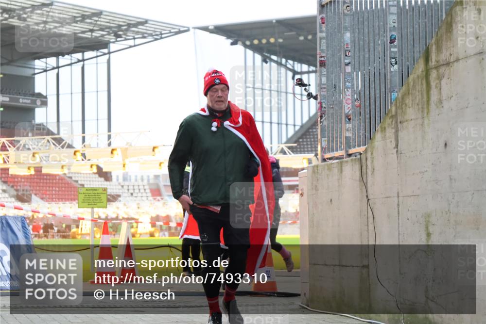 08.12.2024 - St. Pauli X-Mass-Run No. 14 H.Heesch http://msf.ph/oto/7493310 08.12.2024 10:06:45 Ziel 696, 1013, 1016, 1563, 2894, 78, 529, 3257, 3259 meine-sportfotos.de