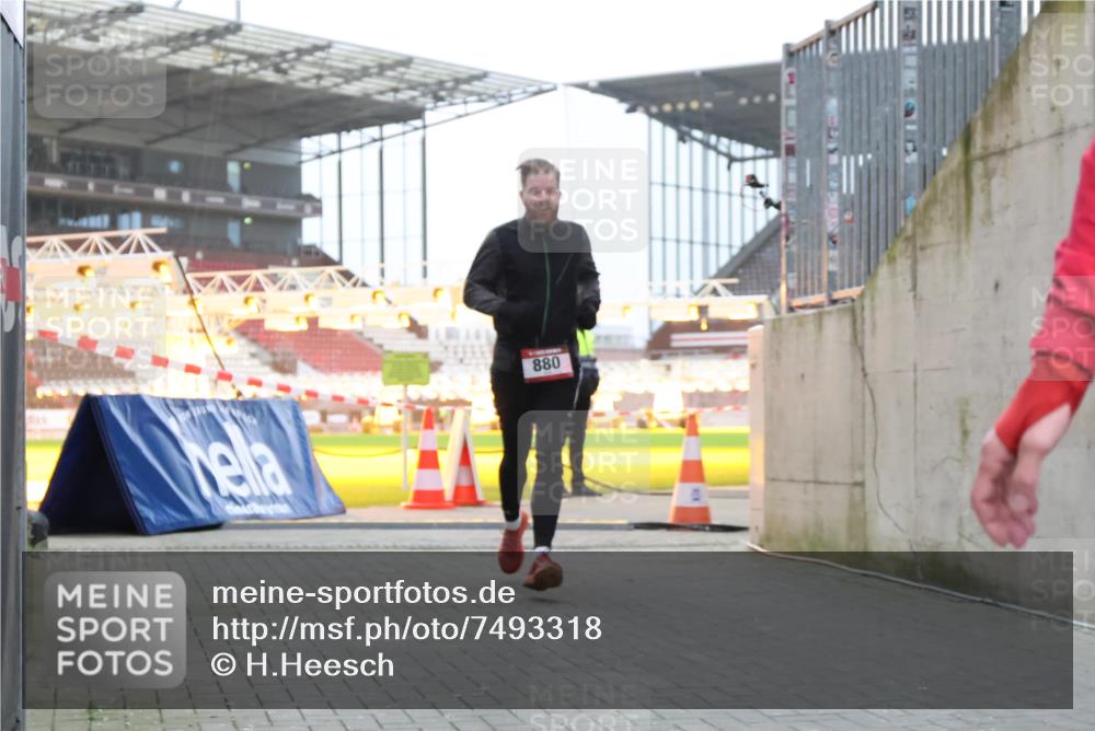 08.12.2024 - St. Pauli X-Mass-Run No. 14 H.Heesch http://msf.ph/oto/7493318 08.12.2024 09:58:36 Ziel 55, 1075, 1080, 1396, 1397, 2872, 2934, 2943, 2944, 55, 802, 880, 1075, 1080, 3109 meine-sportfotos.de