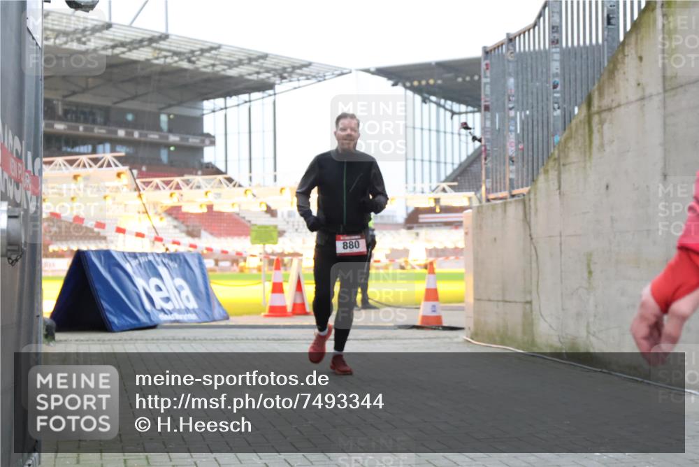 08.12.2024 - St. Pauli X-Mass-Run No. 14 H.Heesch http://msf.ph/oto/7493344 08.12.2024 09:58:37 Ziel 55, 1075, 1080, 1396, 1397, 2872, 2934, 2943, 2944, 55, 802, 880, 2984, 3109 meine-sportfotos.de