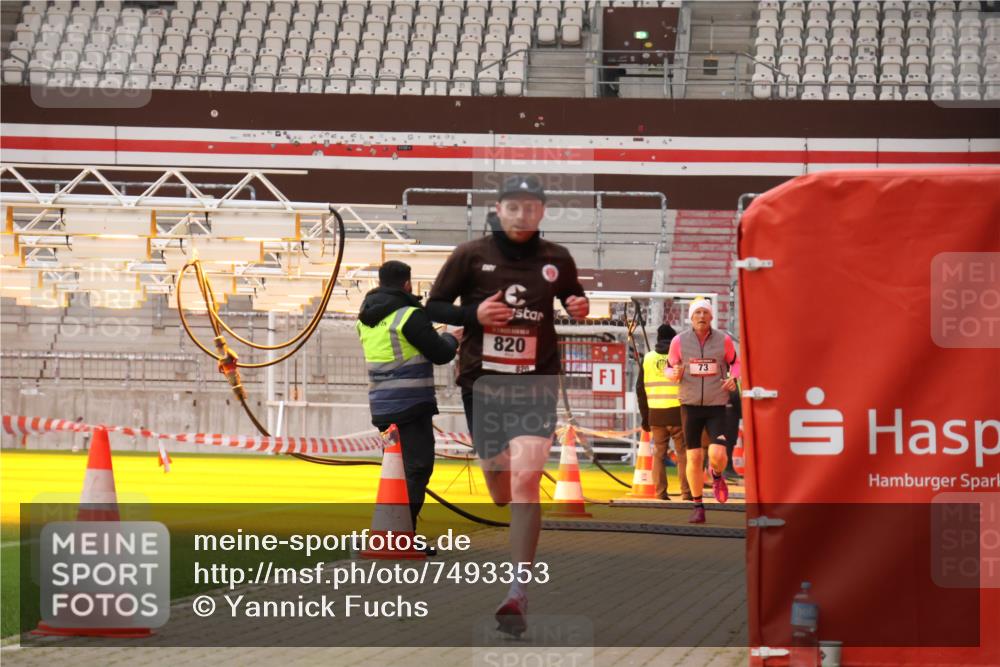 08.12.2024 - St. Pauli X-Mass-Run No. 14 Yannick Fuchs http://msf.ph/oto/7493353 08.12.2024 10:51:58 Ziel 73, 820 meine-sportfotos.de