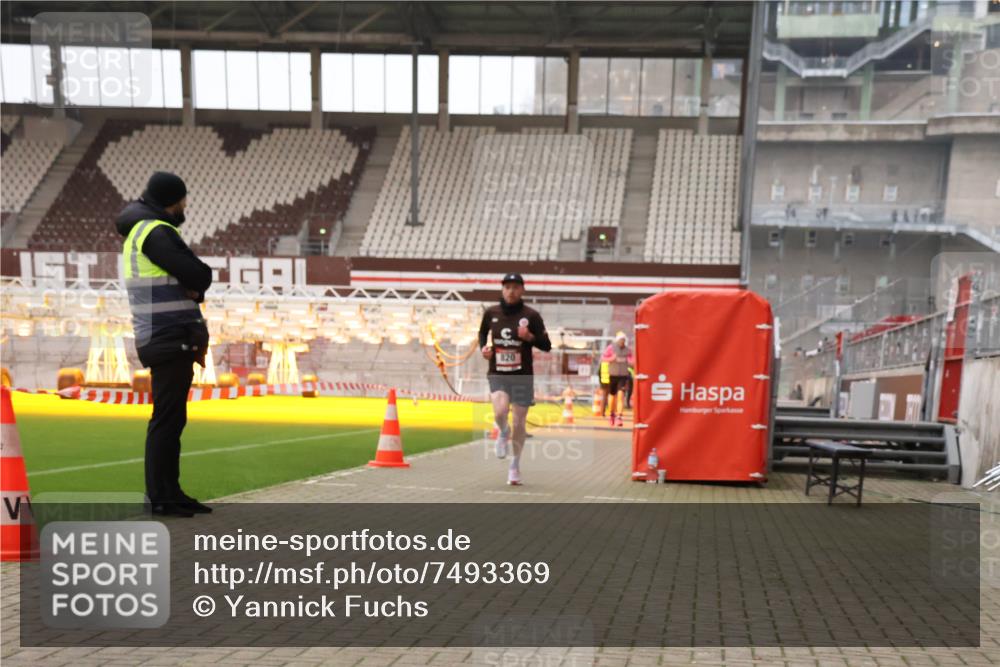 08.12.2024 - St. Pauli X-Mass-Run No. 14 Yannick Fuchs http://msf.ph/oto/7493369 08.12.2024 10:51:59 Ziel 73, 820 meine-sportfotos.de