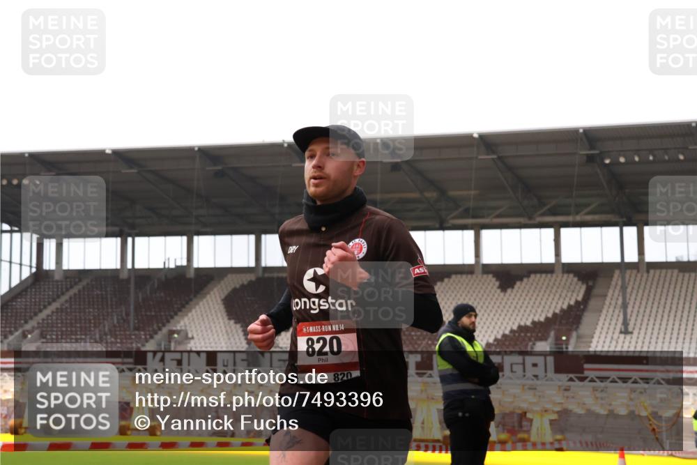 08.12.2024 - St. Pauli X-Mass-Run No. 14 Yannick Fuchs http://msf.ph/oto/7493396 08.12.2024 10:52:02 Ziel 73, 820 meine-sportfotos.de