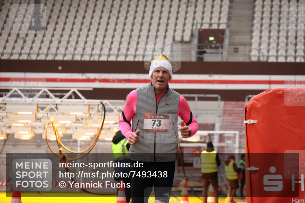 08.12.2024 - St. Pauli X-Mass-Run No. 14 Yannick Fuchs http://msf.ph/oto/7493438 08.12.2024 10:52:06 Ziel 73, 820, 1756, 1785 meine-sportfotos.de