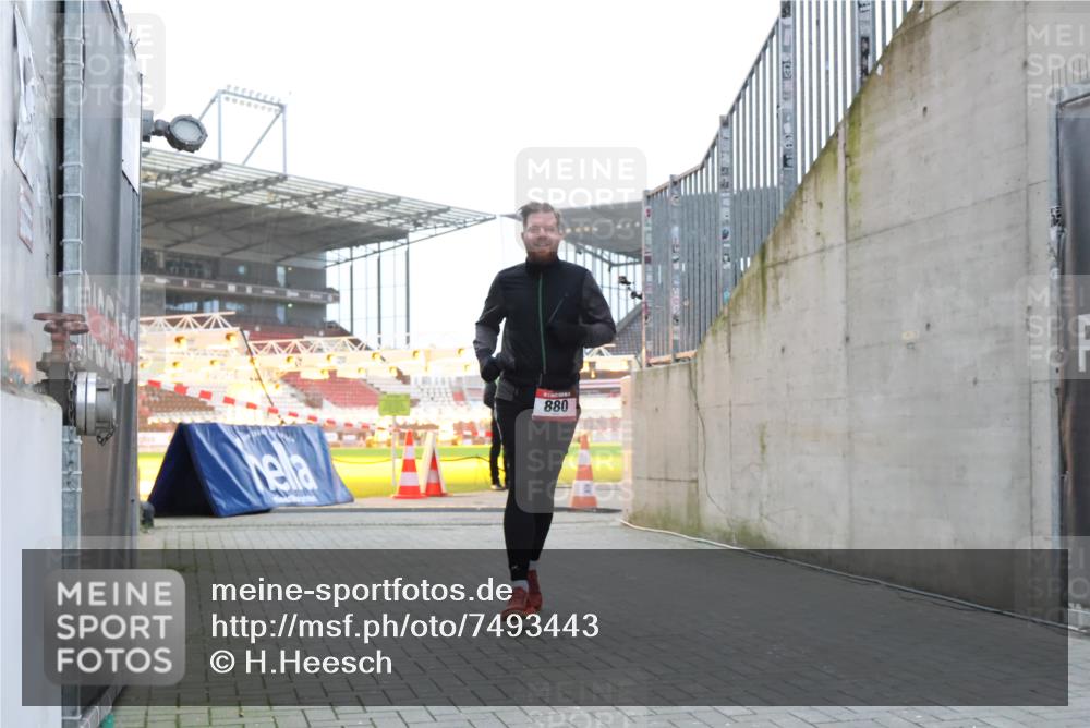 08.12.2024 - St. Pauli X-Mass-Run No. 14 H.Heesch http://msf.ph/oto/7493443 08.12.2024 09:58:37 Ziel 55, 1075, 1080, 1396, 1397, 2872, 2934, 2943, 2944, 55, 802, 880, 2984, 3109 meine-sportfotos.de