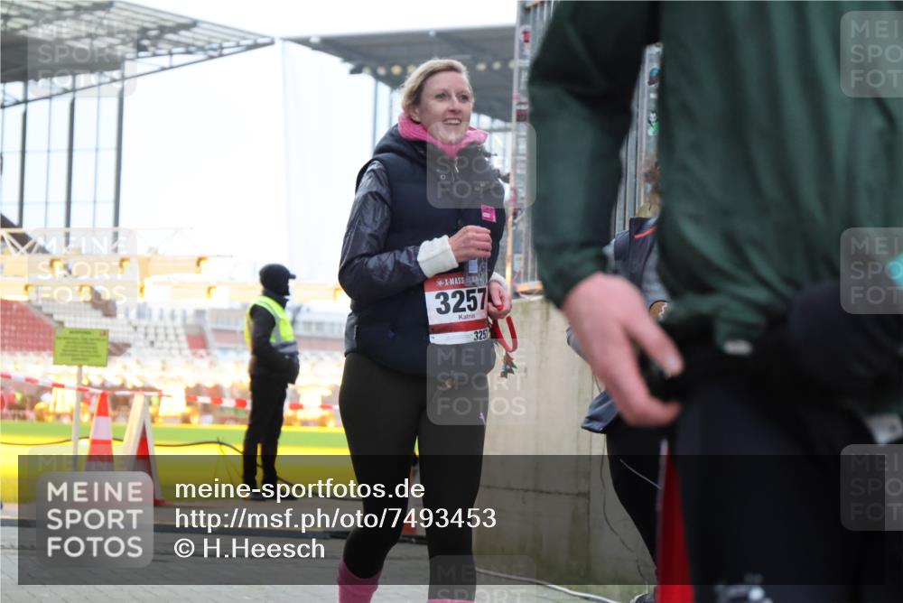 08.12.2024 - St. Pauli X-Mass-Run No. 14 H.Heesch http://msf.ph/oto/7493453 08.12.2024 10:06:50 Ziel 78, 529, 2894, 3257, 529, 885, 890, 3257, 3259 meine-sportfotos.de