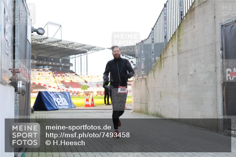 08.12.2024 - St. Pauli X-Mass-Run No. 14 H.Heesch http://msf.ph/oto/7493458 08.12.2024 09:58:38 Ziel 55, 880, 1075, 1080, 1396, 1397, 2872, 2934, 2943, 2944, 802, 880, 2984, 3109 meine-sportfotos.de