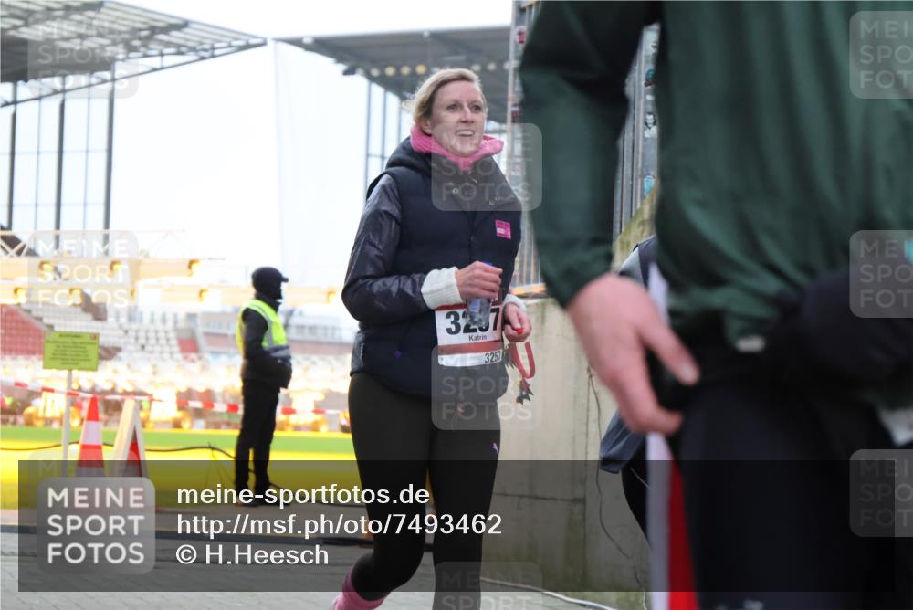 08.12.2024 - St. Pauli X-Mass-Run No. 14 H.Heesch http://msf.ph/oto/7493462 08.12.2024 10:06:50 Ziel 78, 529, 2894, 3257, 529, 885, 890, 3257, 3259 meine-sportfotos.de