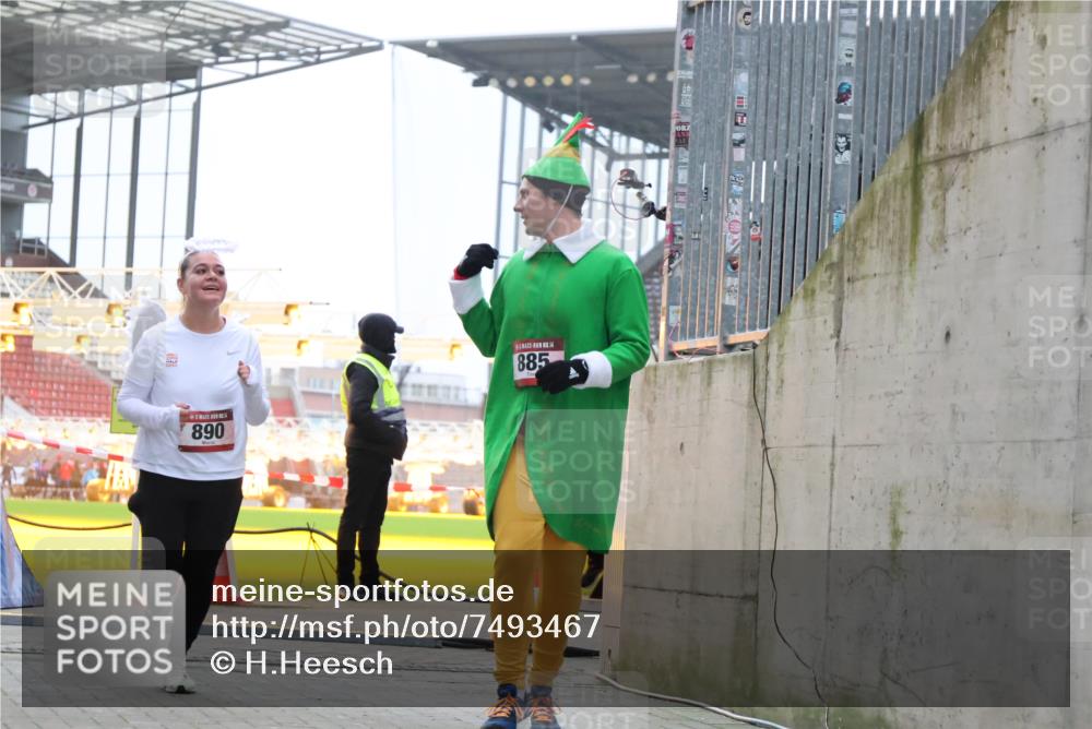 08.12.2024 - St. Pauli X-Mass-Run No. 14 H.Heesch http://msf.ph/oto/7493467 08.12.2024 10:06:53 Ziel 78, 529, 3257, 3259, 621, 698, 795, 885, 890, 1424, 3259 meine-sportfotos.de