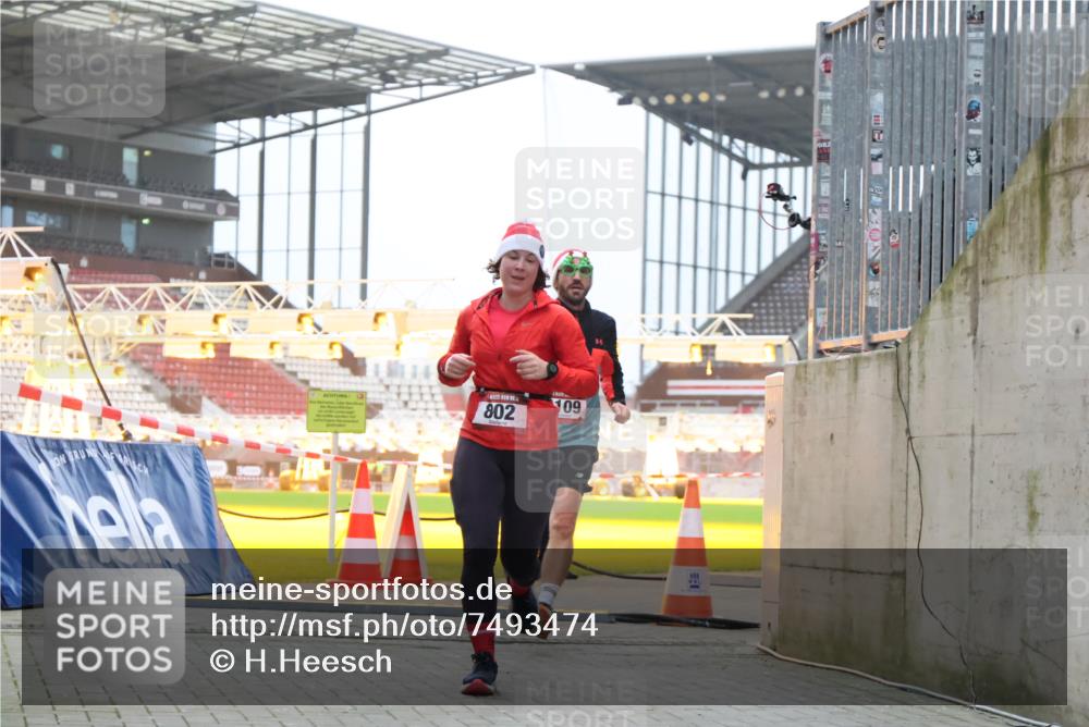 08.12.2024 - St. Pauli X-Mass-Run No. 14 H.Heesch http://msf.ph/oto/7493474 08.12.2024 09:58:41 Ziel 55, 880, 1075, 1080, 1396, 1397, 2872, 49, 802, 1864, 2984, 3109 meine-sportfotos.de