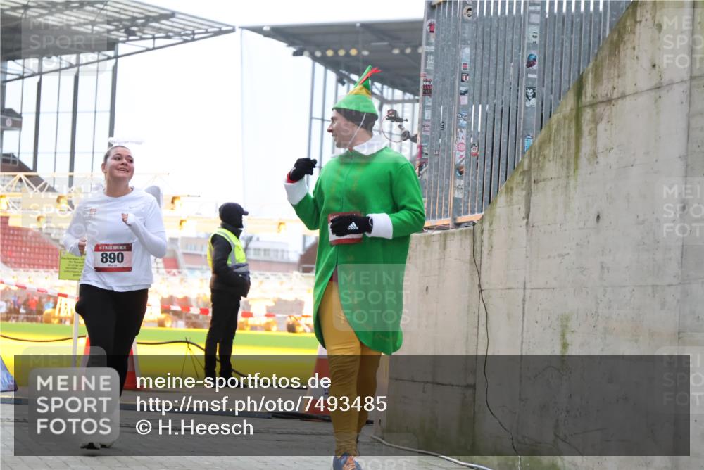 08.12.2024 - St. Pauli X-Mass-Run No. 14 H.Heesch http://msf.ph/oto/7493485 08.12.2024 10:06:53 Ziel 78, 529, 3257, 3259, 621, 698, 795, 885, 890, 1424, 3259 meine-sportfotos.de