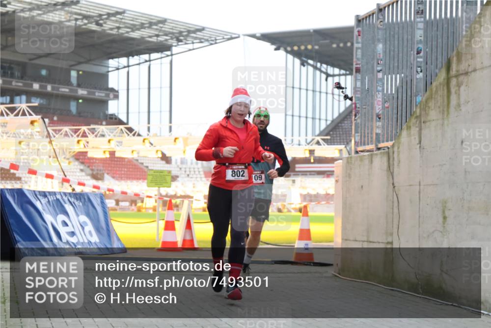 08.12.2024 - St. Pauli X-Mass-Run No. 14 H.Heesch http://msf.ph/oto/7493501 08.12.2024 09:58:41 Ziel 55, 880, 1075, 1080, 1396, 1397, 2872, 49, 802, 1864, 2984, 3109 meine-sportfotos.de