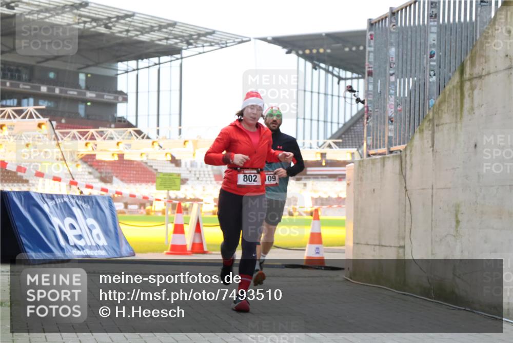 08.12.2024 - St. Pauli X-Mass-Run No. 14 H.Heesch http://msf.ph/oto/7493510 08.12.2024 09:58:42 Ziel 55, 880, 1075, 1080, 1396, 1397, 2872, 49, 802, 1864, 2428, 2984, 3109 meine-sportfotos.de