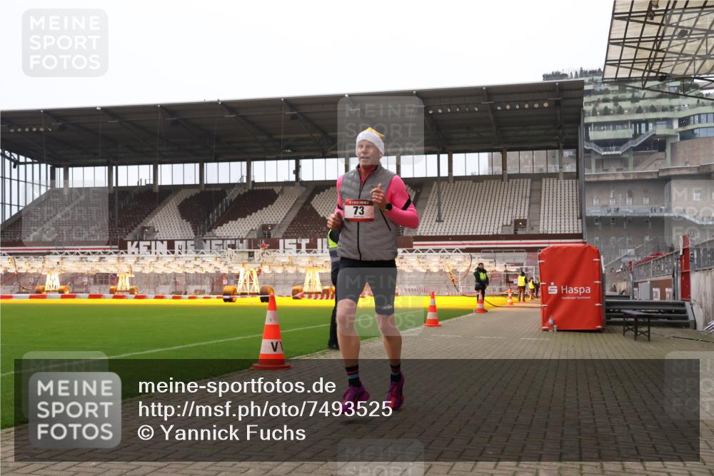 08.12.2024 - St. Pauli X-Mass-Run No. 14 Yannick Fuchs http://msf.ph/oto/7493525 08.12.2024 10:52:09 Ziel 73, 1133, 1756, 1785 meine-sportfotos.de