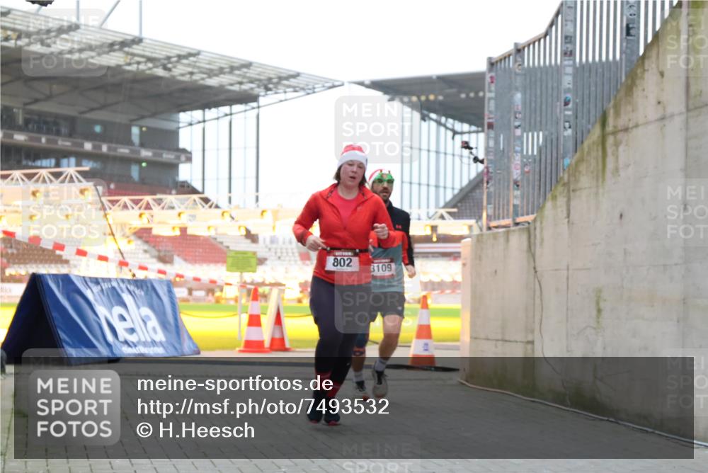 08.12.2024 - St. Pauli X-Mass-Run No. 14 H.Heesch http://msf.ph/oto/7493532 08.12.2024 09:58:42 Ziel 55, 880, 1075, 1080, 1396, 1397, 2872, 49, 802, 1864, 2428, 2984, 3109 meine-sportfotos.de