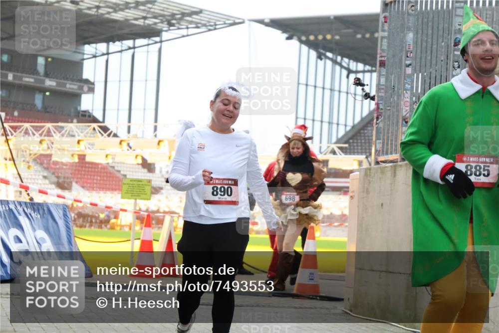 08.12.2024 - St. Pauli X-Mass-Run No. 14 H.Heesch http://msf.ph/oto/7493553 08.12.2024 10:06:54 Ziel 78, 529, 3257, 3259, 621, 698, 795, 885, 890, 1424, 1786, 2751 meine-sportfotos.de
