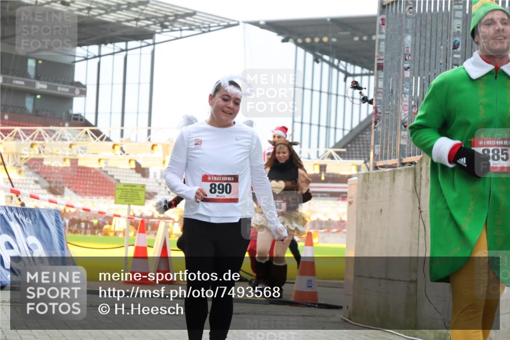 08.12.2024 - St. Pauli X-Mass-Run No. 14 H.Heesch http://msf.ph/oto/7493568 08.12.2024 10:06:54 Ziel 78, 529, 3257, 3259, 621, 698, 795, 885, 890, 1424, 1786, 2751 meine-sportfotos.de
