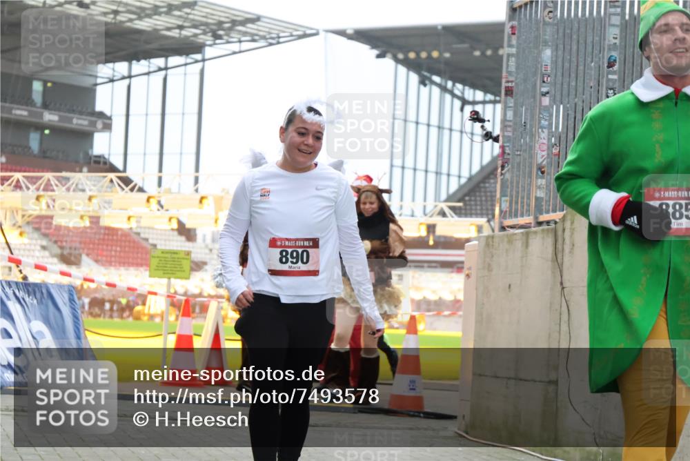 08.12.2024 - St. Pauli X-Mass-Run No. 14 H.Heesch http://msf.ph/oto/7493578 08.12.2024 10:06:54 Ziel 78, 529, 3257, 3259, 621, 698, 795, 885, 890, 1424, 1786, 2751 meine-sportfotos.de