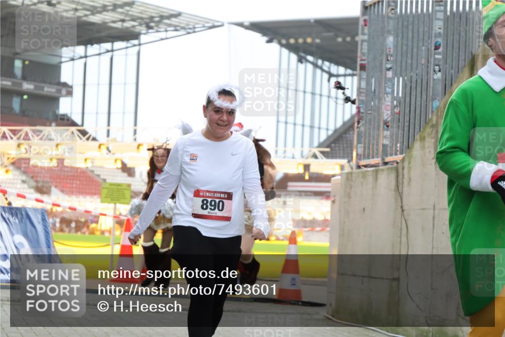 08.12.2024 - St. Pauli X-Mass-Run No. 14 H.Heesch http://msf.ph/oto/7493601 08.12.2024 10:06:55 Ziel 78, 529, 3257, 3259, 621, 698, 795, 885, 890, 1424, 1786, 2003, 2751 meine-sportfotos.de