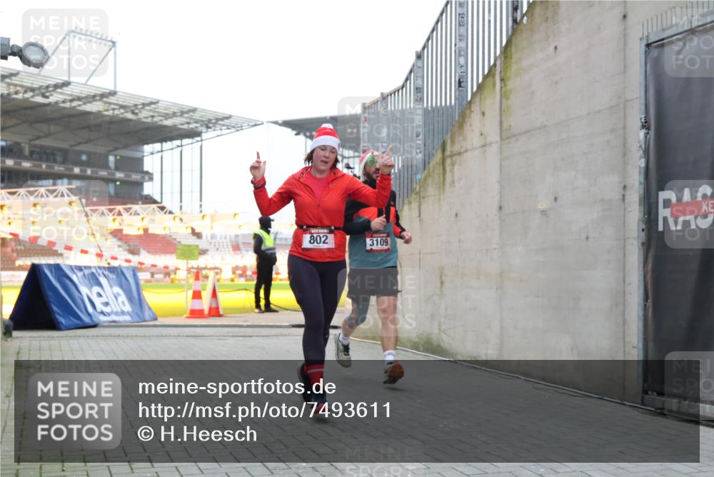 08.12.2024 - St. Pauli X-Mass-Run No. 14 H.Heesch http://msf.ph/oto/7493611 08.12.2024 09:58:43 Ziel 55, 802, 880, 1075, 1080, 1396, 1397, 2872, 3109, 49, 802, 832, 1864, 2428, 2984, 3109 meine-sportfotos.de