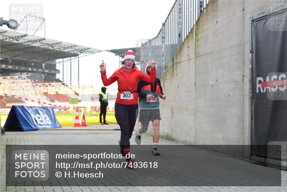 08.12.2024 - St. Pauli X-Mass-Run No. 14 H.Heesch http://msf.ph/oto/7493618 08.12.2024 09:58:43 Ziel 55, 802, 880, 1075, 1080, 1396, 1397, 2872, 3109, 49, 802, 832, 1864, 2428, 2984, 3109 meine-sportfotos.de
