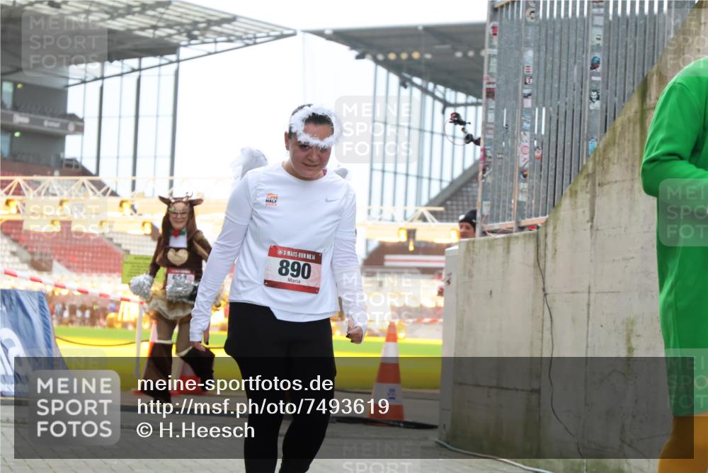 08.12.2024 - St. Pauli X-Mass-Run No. 14 H.Heesch http://msf.ph/oto/7493619 08.12.2024 10:06:55 Ziel 78, 529, 3257, 3259, 621, 698, 795, 885, 890, 1424, 1786, 2003, 2751 meine-sportfotos.de