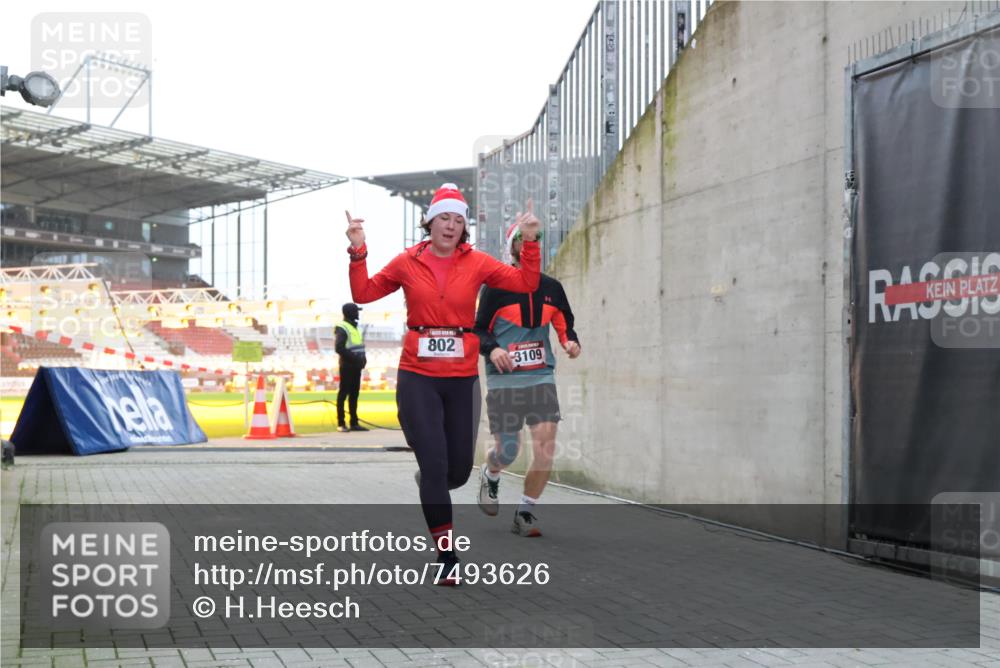 08.12.2024 - St. Pauli X-Mass-Run No. 14 H.Heesch http://msf.ph/oto/7493626 08.12.2024 09:58:43 Ziel 55, 802, 880, 1075, 1080, 1396, 1397, 2872, 3109, 49, 802, 832, 1864, 2428, 2984, 3109 meine-sportfotos.de