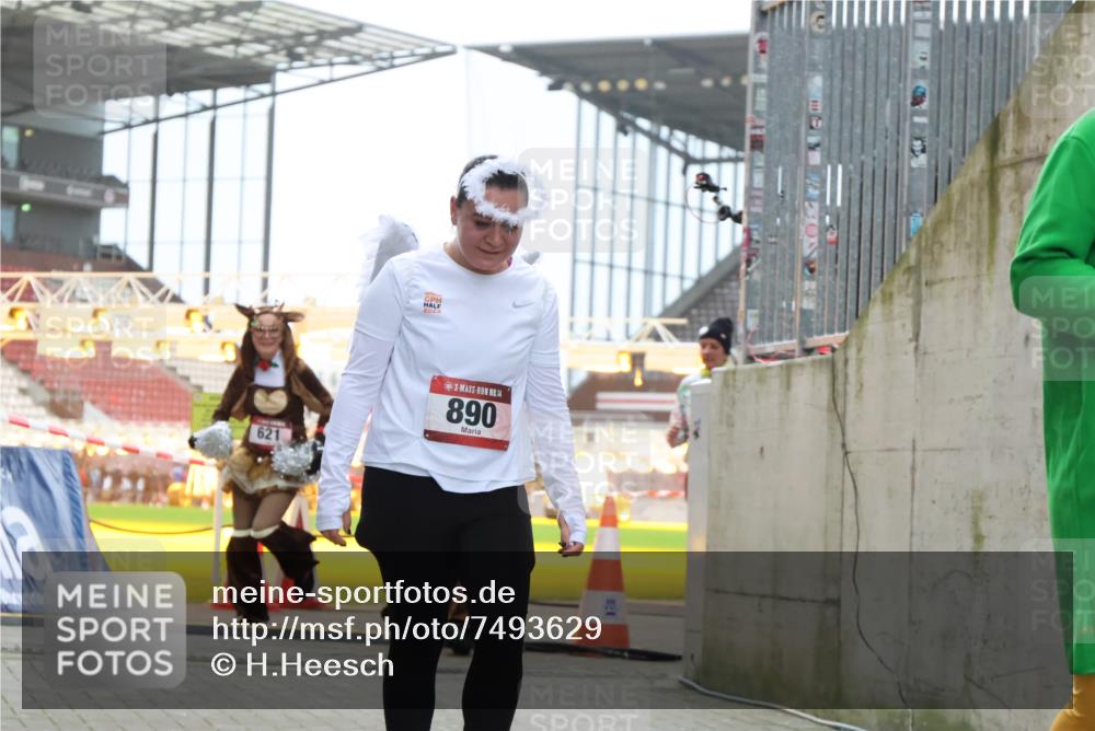 08.12.2024 - St. Pauli X-Mass-Run No. 14 H.Heesch http://msf.ph/oto/7493629 08.12.2024 10:06:55 Ziel 78, 529, 3257, 3259, 621, 698, 795, 885, 890, 1424, 1786, 2003, 2751 meine-sportfotos.de