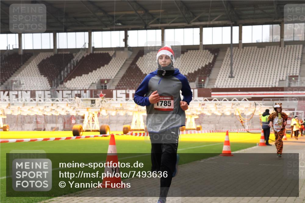 08.12.2024 - St. Pauli X-Mass-Run No. 14 Yannick Fuchs http://msf.ph/oto/7493636 08.12.2024 10:52:23 Ziel 559, 1133, 1756, 1785, 2304 meine-sportfotos.de