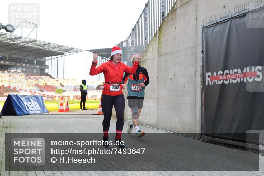 08.12.2024 - St. Pauli X-Mass-Run No. 14 H.Heesch http://msf.ph/oto/7493647 08.12.2024 09:58:43 Ziel 55, 802, 880, 1075, 1080, 1396, 1397, 2872, 3109, 49, 802, 832, 1864, 2428, 2984, 3109 meine-sportfotos.de