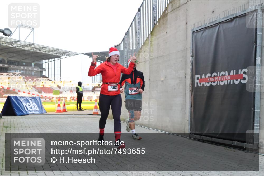 08.12.2024 - St. Pauli X-Mass-Run No. 14 H.Heesch http://msf.ph/oto/7493655 08.12.2024 09:58:43 Ziel 55, 802, 880, 1075, 1080, 1396, 1397, 2872, 3109, 49, 802, 832, 1864, 2428, 2984, 3109 meine-sportfotos.de