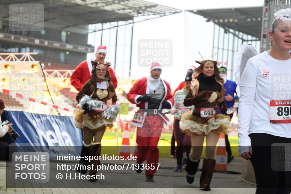 08.12.2024 - St. Pauli X-Mass-Run No. 14 H.Heesch http://msf.ph/oto/7493657 08.12.2024 10:06:56 Ziel 78, 529, 885, 3257, 3259, 621, 698, 795, 885, 890, 1424, 1786, 2003, 2751, 2755 meine-sportfotos.de