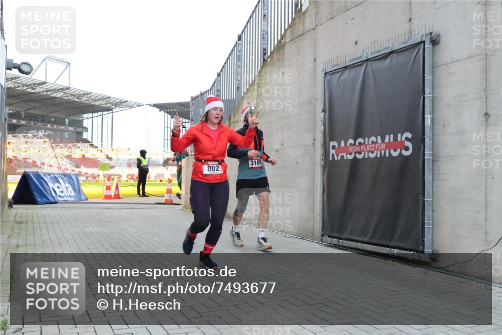 08.12.2024 - St. Pauli X-Mass-Run No. 14 H.Heesch http://msf.ph/oto/7493677 08.12.2024 09:58:43 Ziel 55, 802, 880, 1075, 1080, 1396, 1397, 2872, 3109, 49, 802, 832, 1864, 2428, 2984, 3109 meine-sportfotos.de