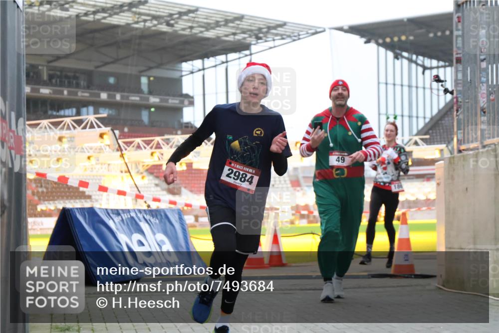 08.12.2024 - St. Pauli X-Mass-Run No. 14 H.Heesch http://msf.ph/oto/7493684 08.12.2024 09:58:45 Ziel 55, 802, 880, 1075, 1080, 1396, 1397, 2984, 3109, 49, 802, 832, 1864, 2428, 2984, 3109 meine-sportfotos.de