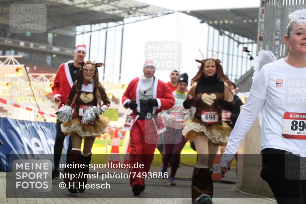 08.12.2024 - St. Pauli X-Mass-Run No. 14 H.Heesch http://msf.ph/oto/7493686 08.12.2024 10:06:57 Ziel 78, 529, 885, 3257, 3259, 621, 698, 795, 885, 890, 1424, 1786, 2003, 2751, 2755 meine-sportfotos.de