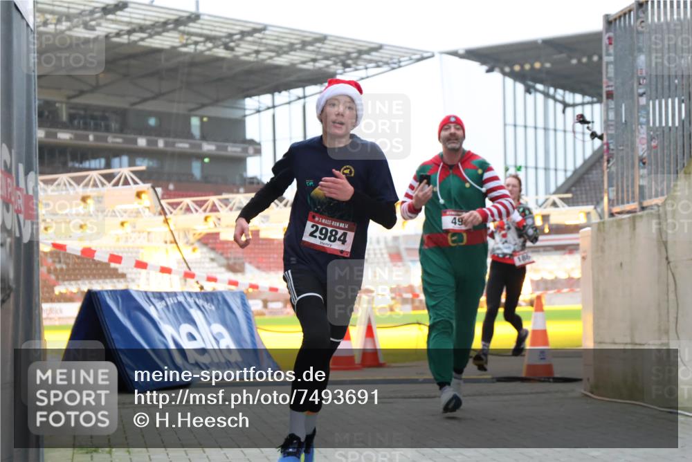 08.12.2024 - St. Pauli X-Mass-Run No. 14 H.Heesch http://msf.ph/oto/7493691 08.12.2024 09:58:45 Ziel 55, 802, 880, 1075, 1080, 1396, 1397, 2984, 3109, 49, 802, 832, 1864, 2428, 2984, 3109 meine-sportfotos.de